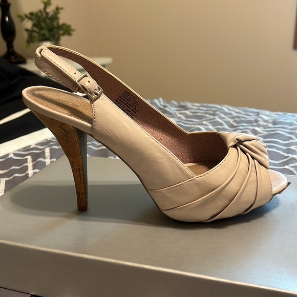 Apt. 9 blush heels, size 9.5 - Picture 2 of 4